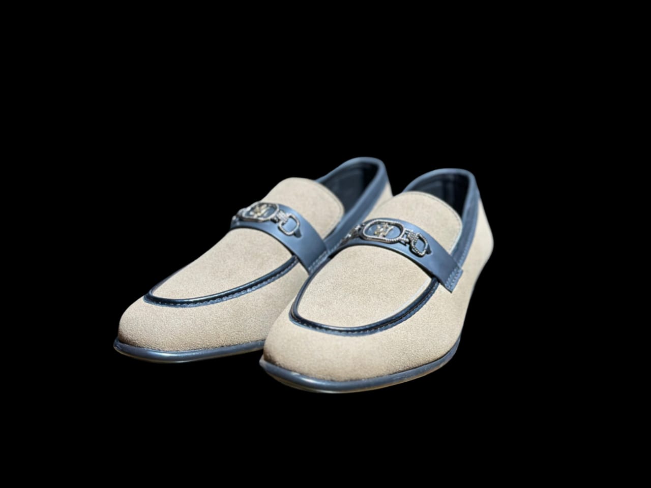 CASUAL SHOES