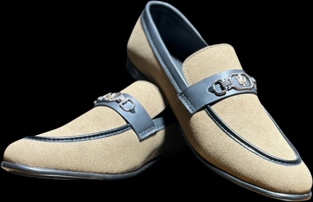 CASUAL SHOES