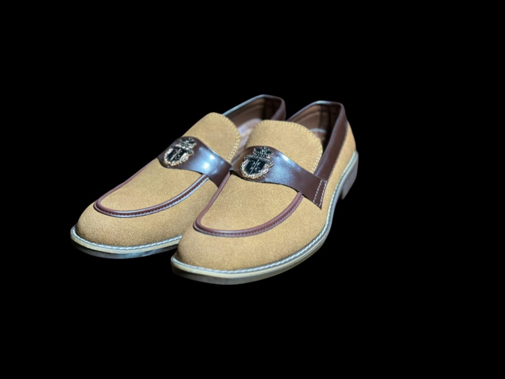 CASUAL SHOES